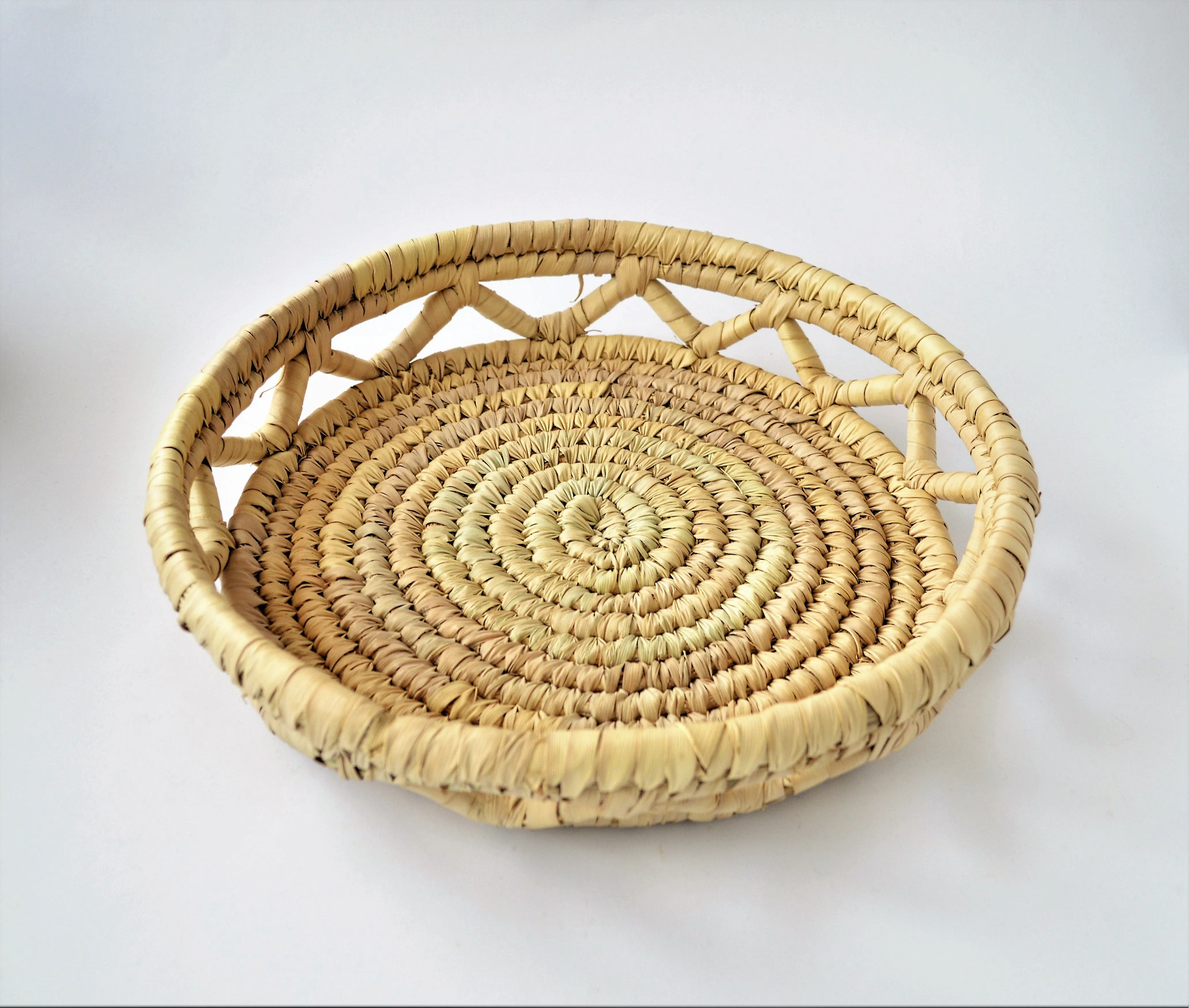 Round decor palm leaves tray